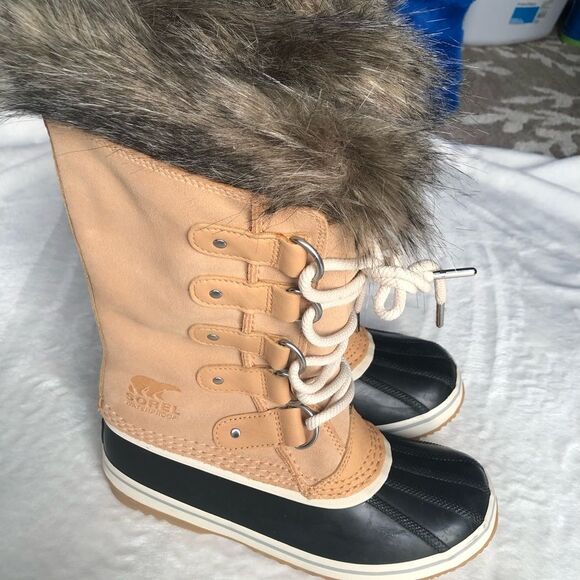 New SOREL Joan of Arctic Faux Fur Waterproof Snow Boot (Women), women size 6 - Picture 2 of 16
